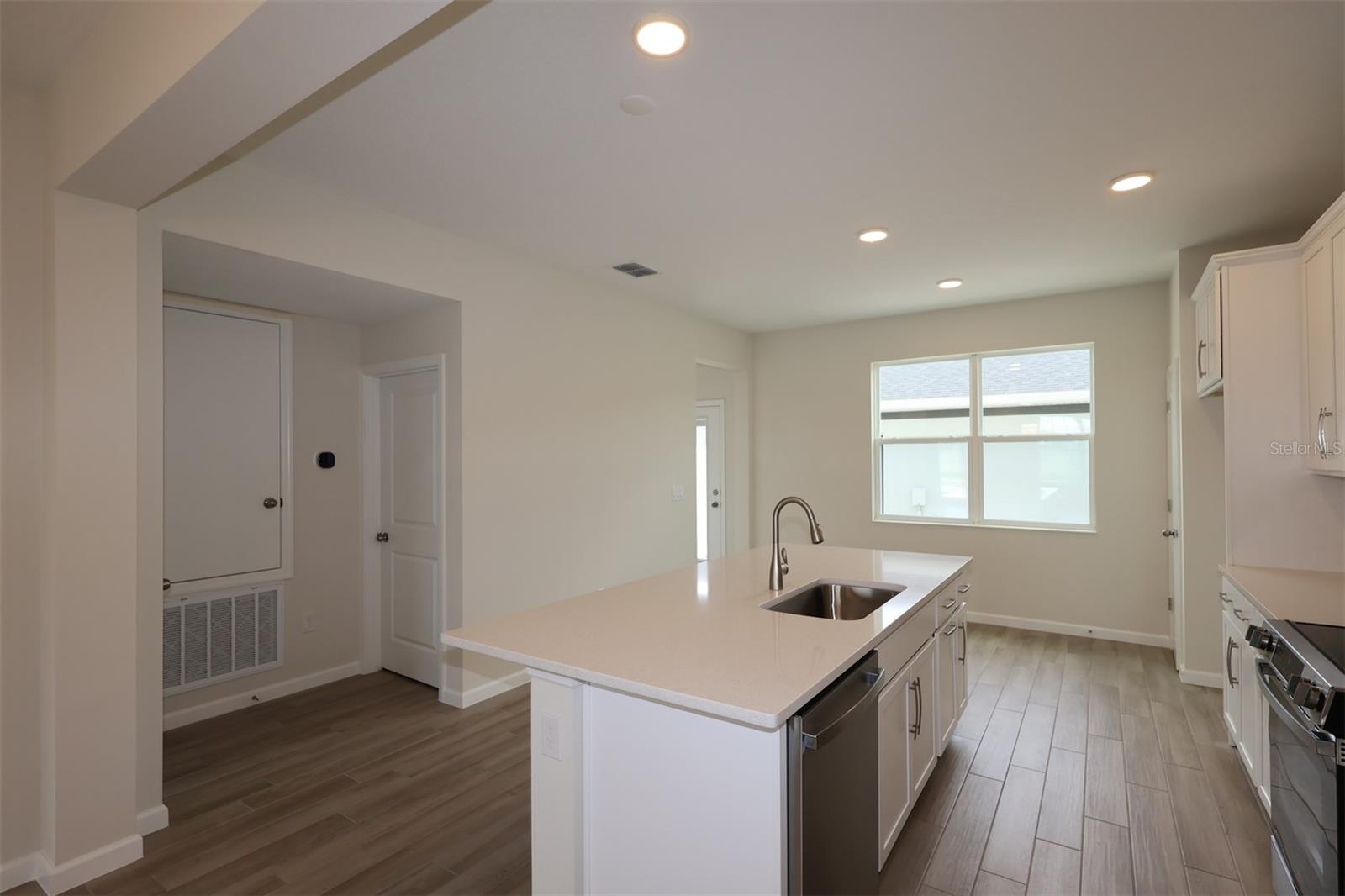 1417 Hyde St Property Photo 6