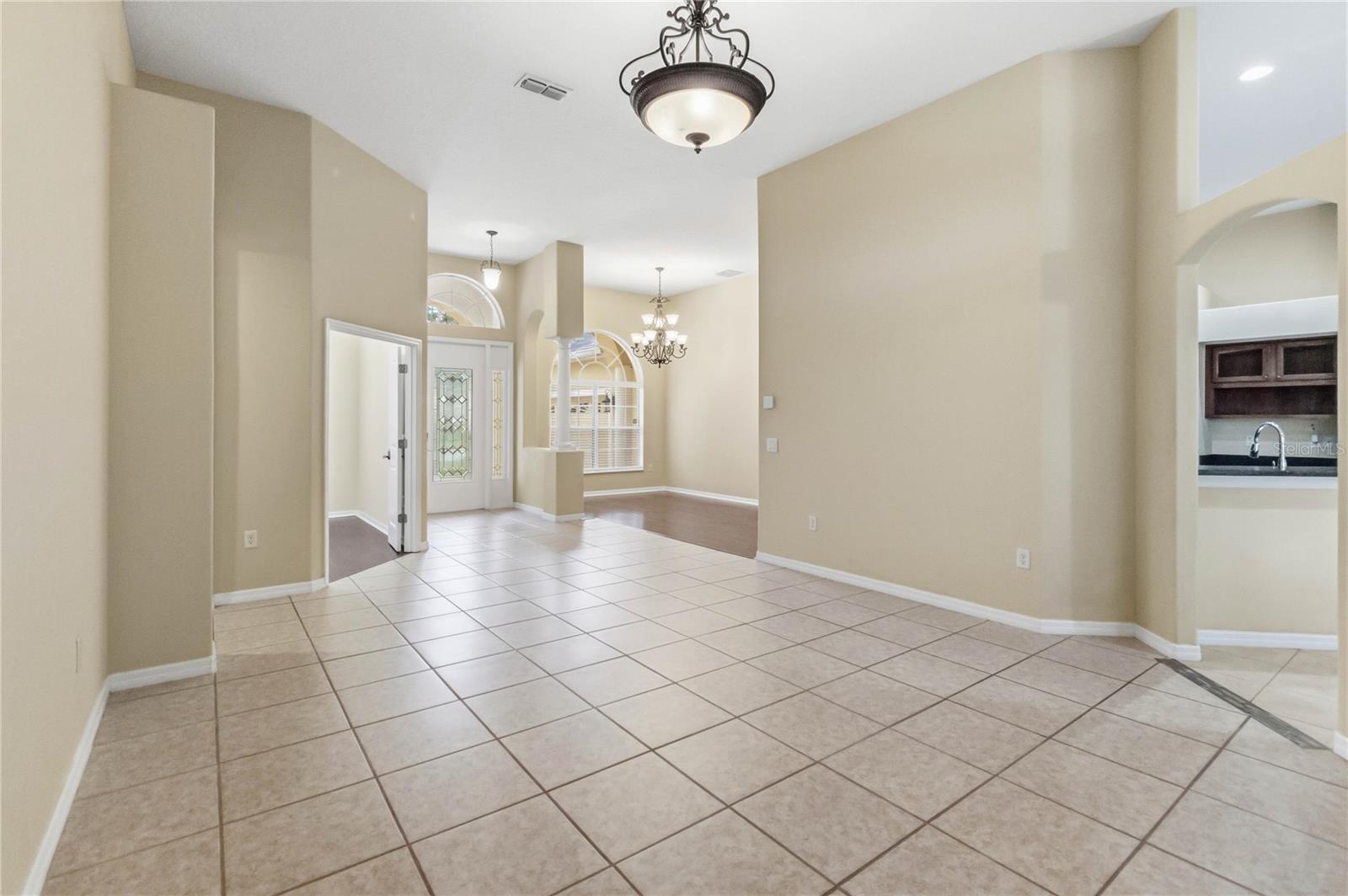 513 Parkside Pointe Blvd Property Photo 3