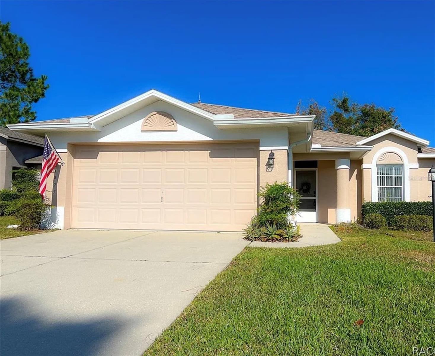 1827 W NICOLE DR Property Photo 1