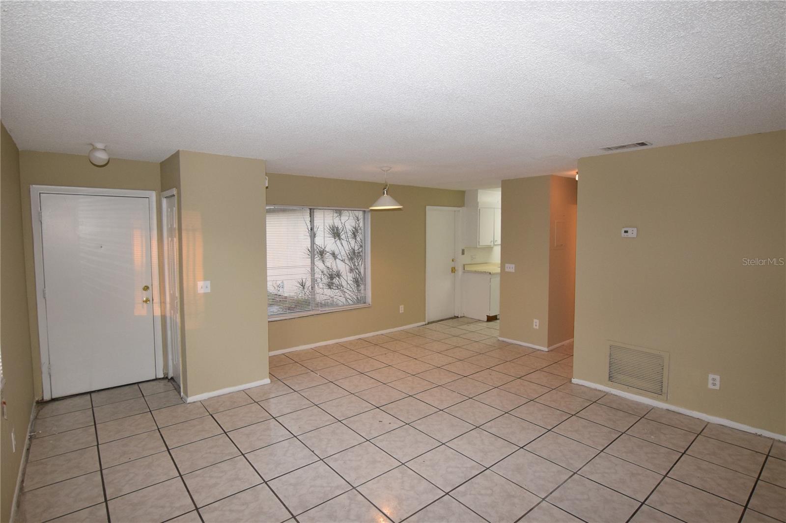 O6416447 Property Photo 3