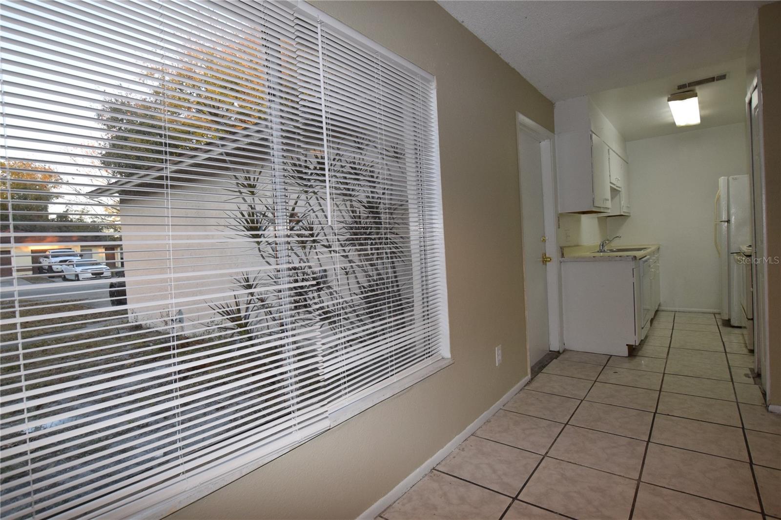 O6416447 Property Photo 4