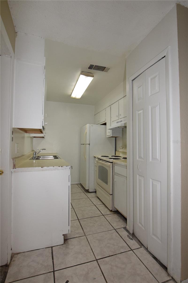 O6416447 Property Photo 5