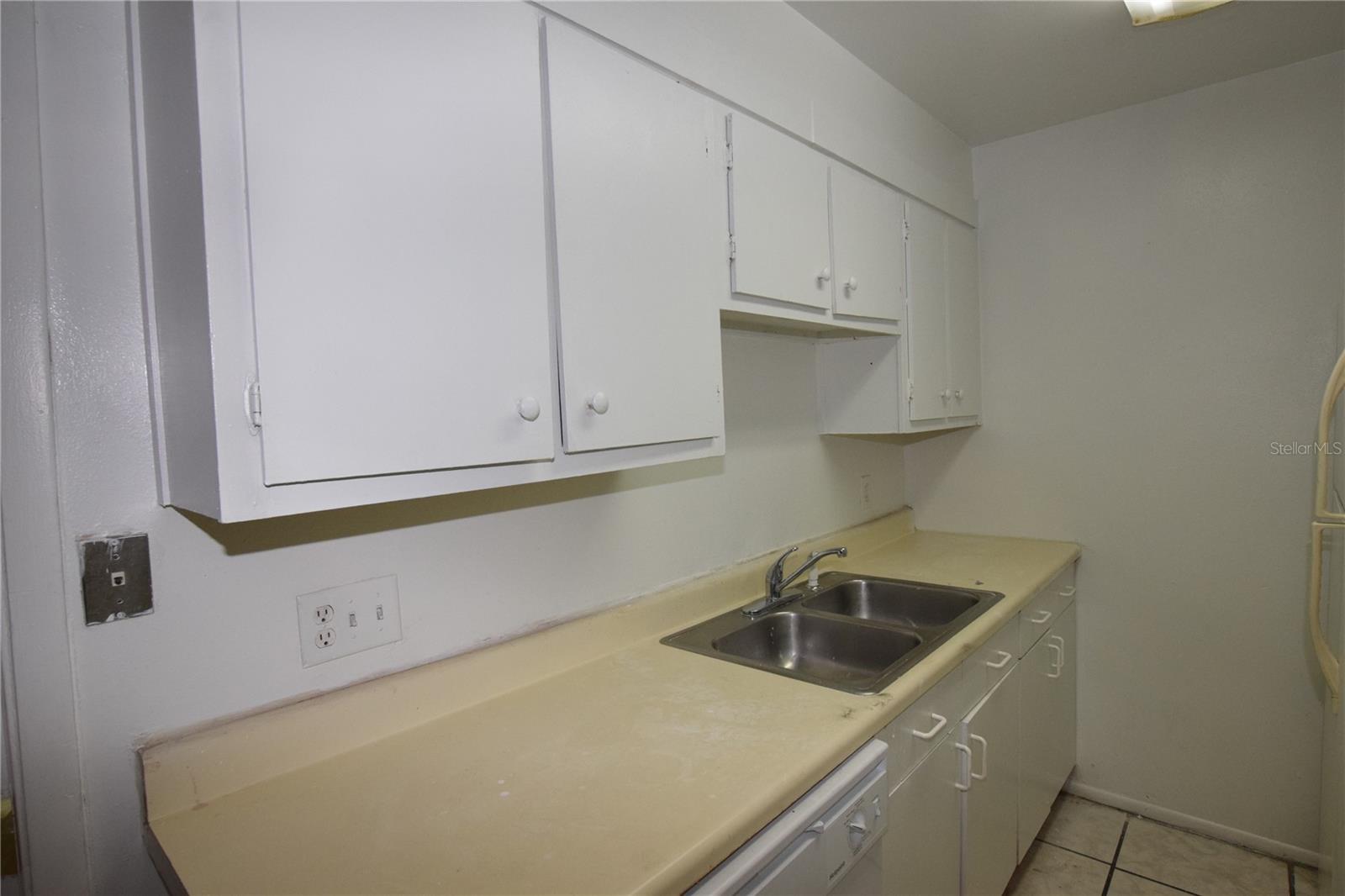 O6416447 Property Photo 7