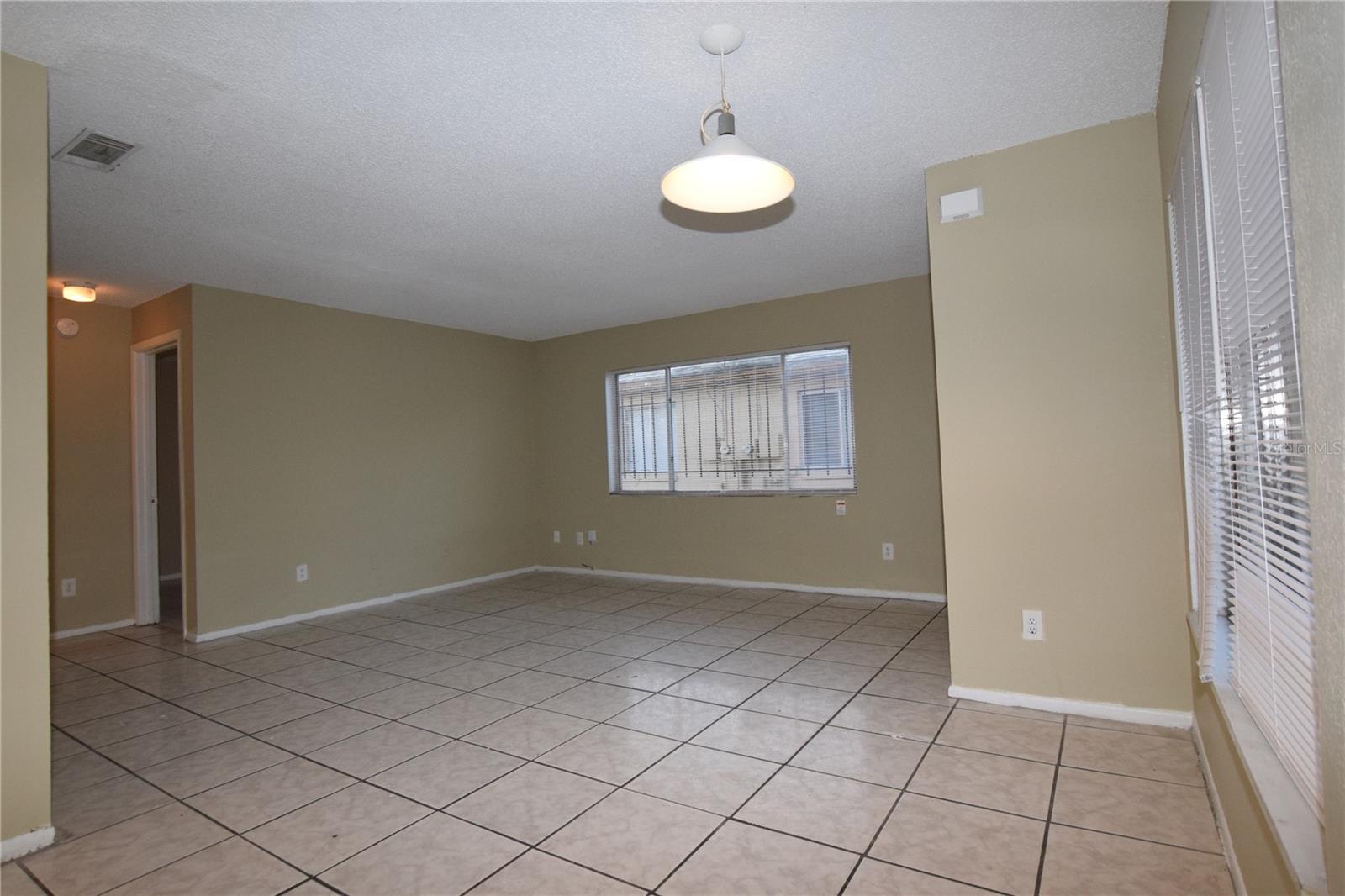 O6416447 Property Photo 8
