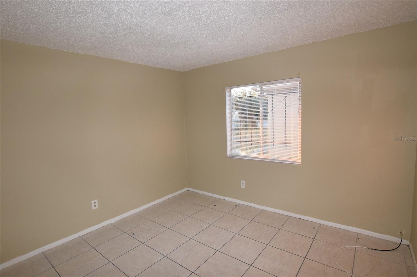 O6416447 Property Photo 10
