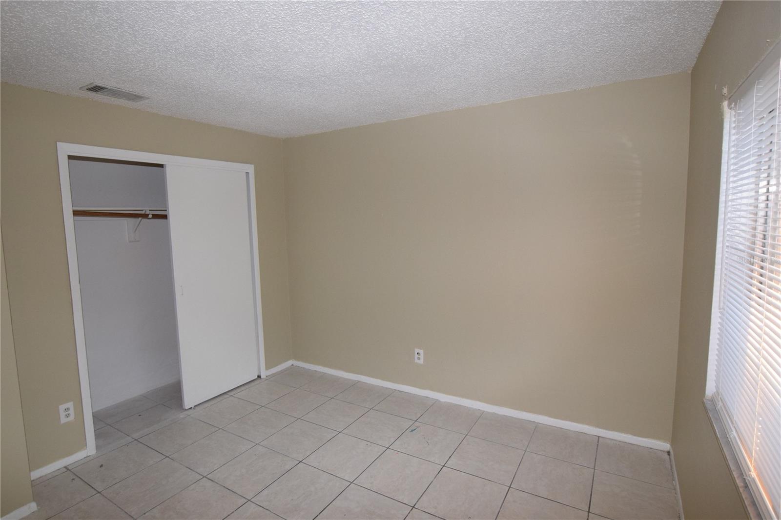 O6416447 Property Photo 11
