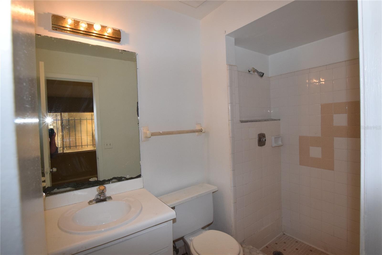 O6416447 Property Photo 14