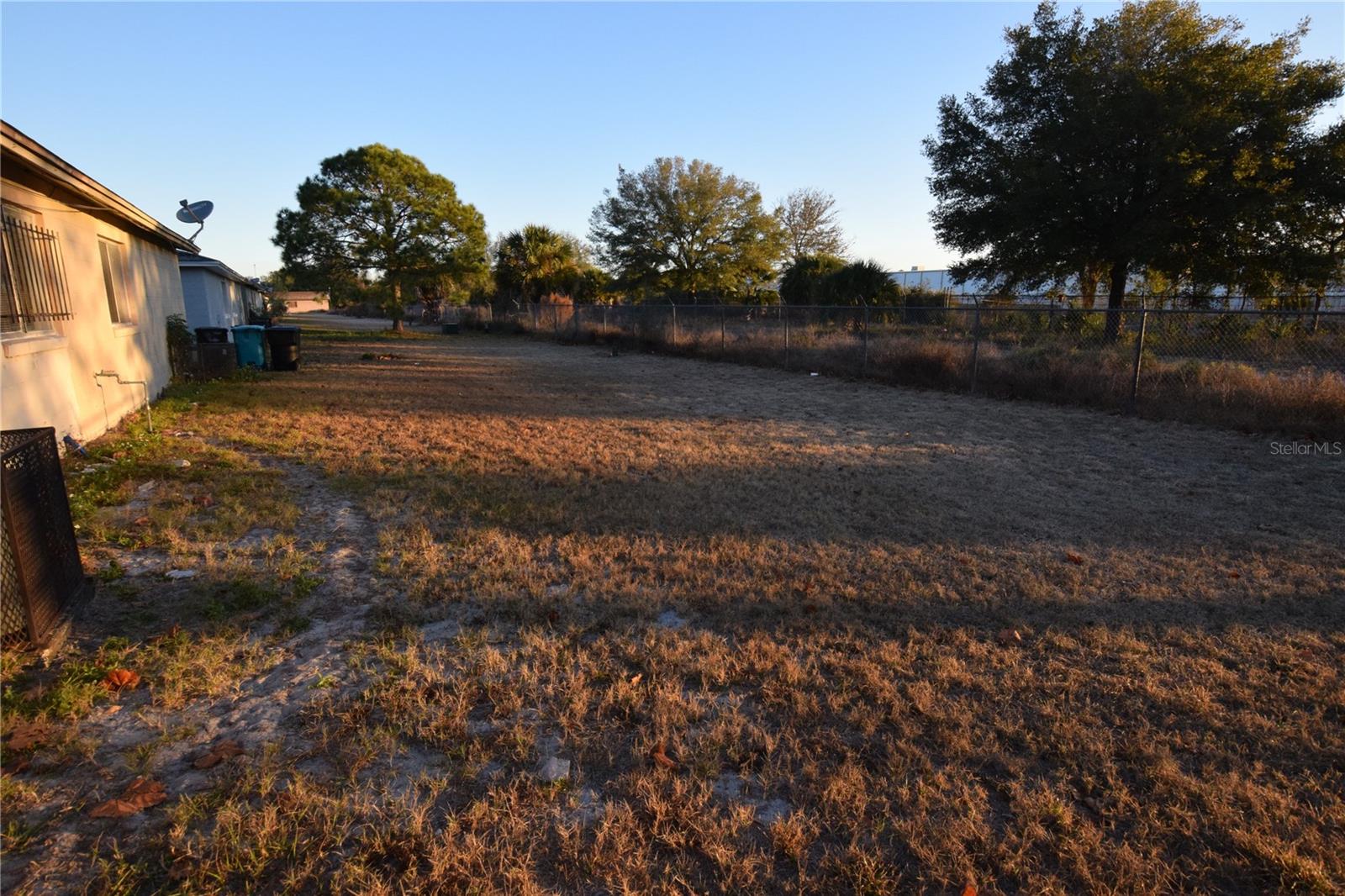 O6416447 Property Photo 15