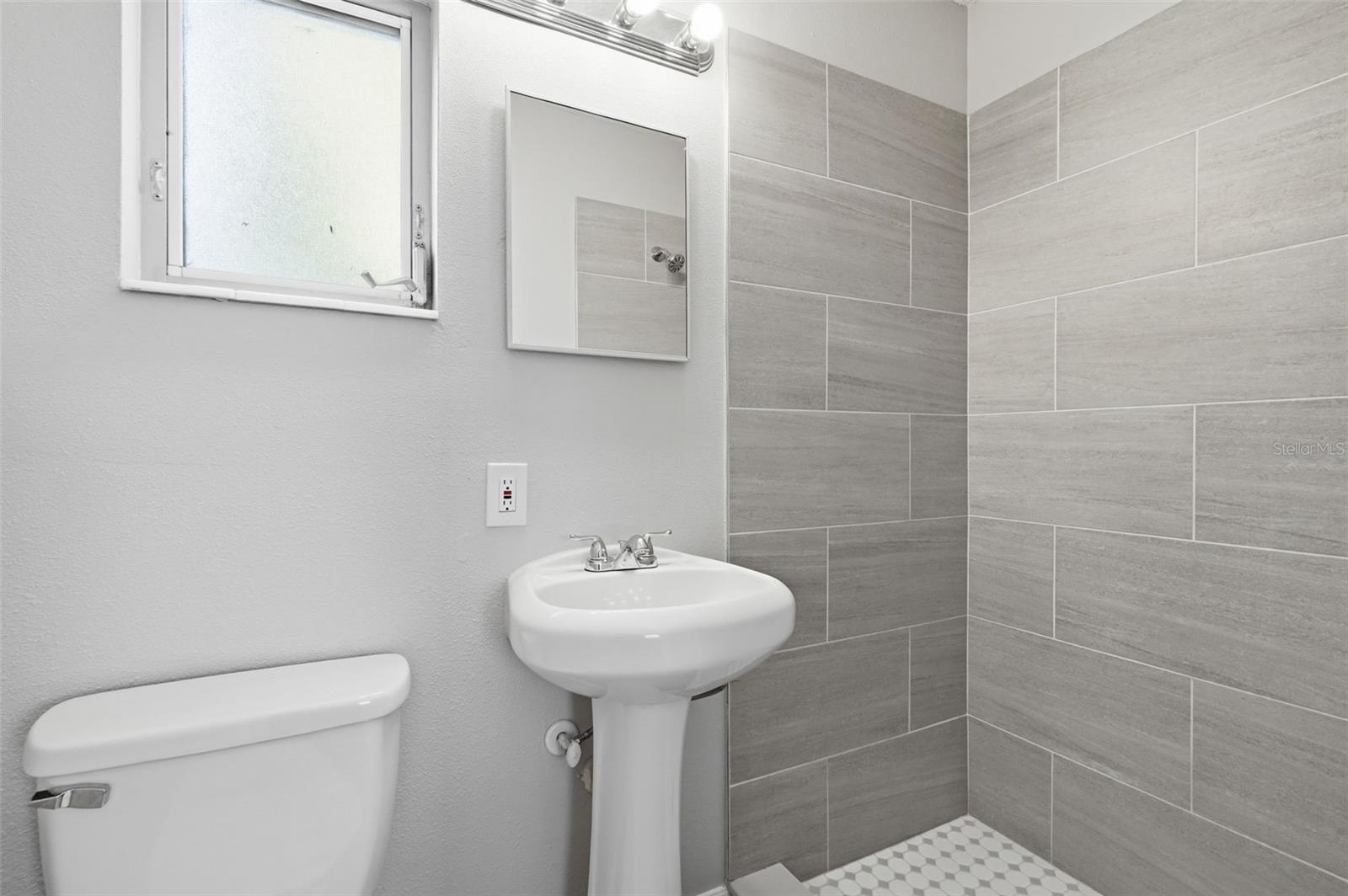 3934 Helena St Ne Property Photo 29
