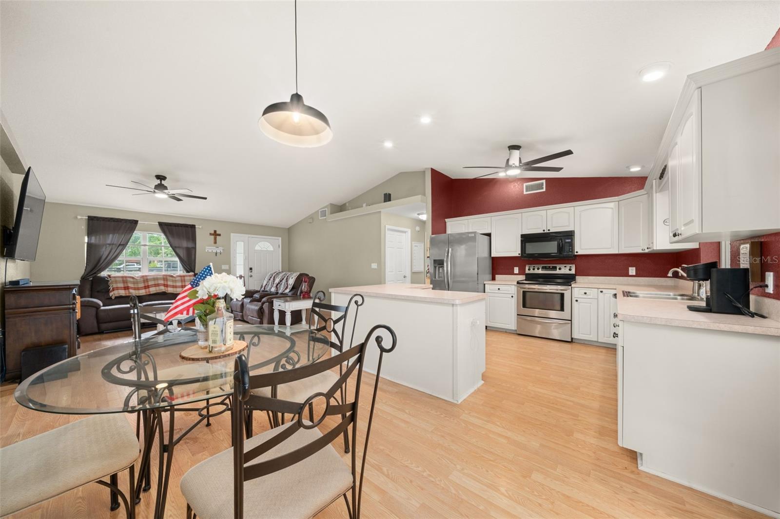 2630 Gresham St Property Photo 7