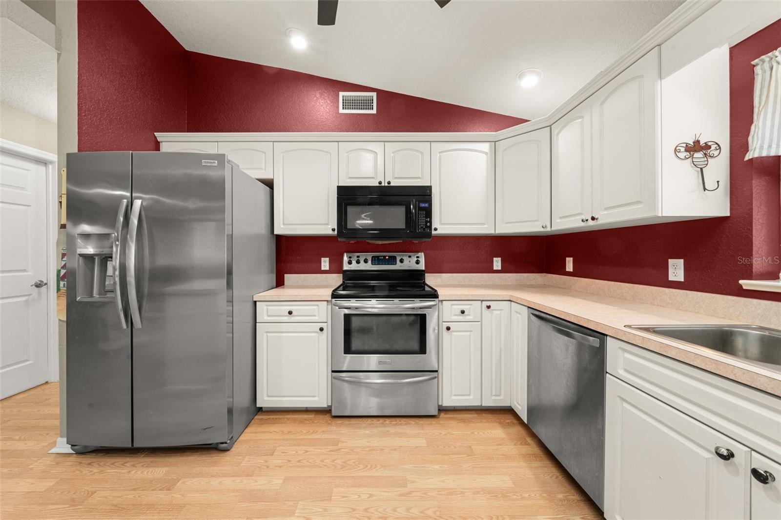 2630 Gresham St Property Photo 10