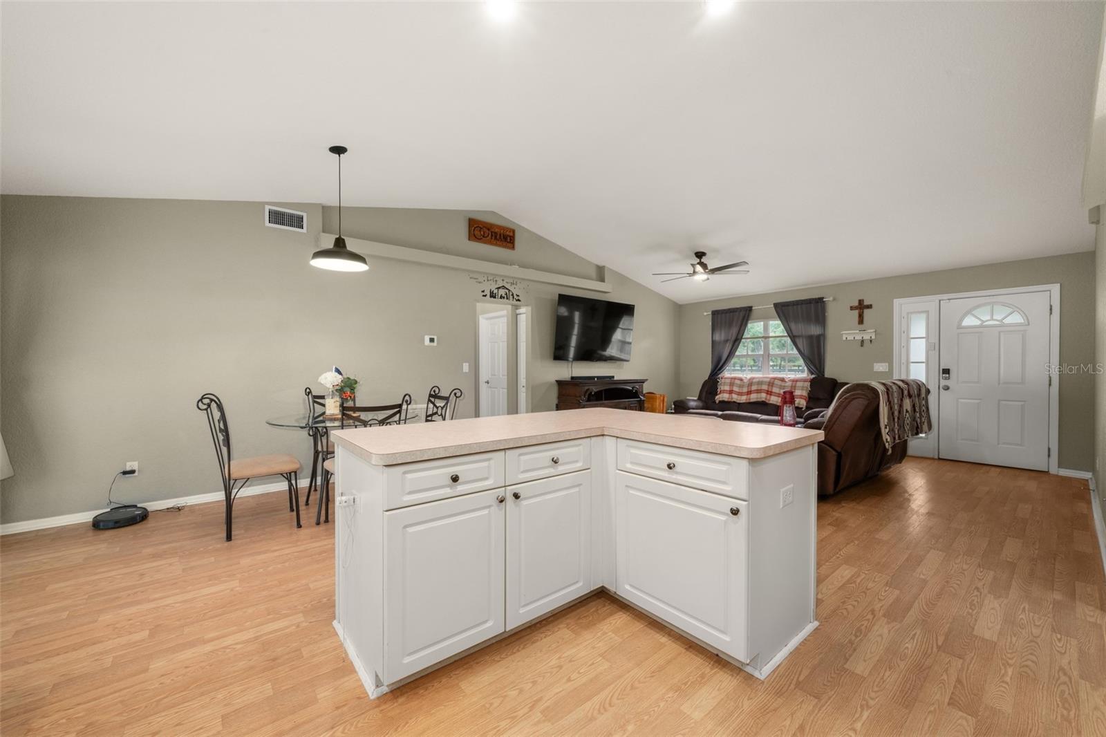 2630 Gresham St Property Photo 12