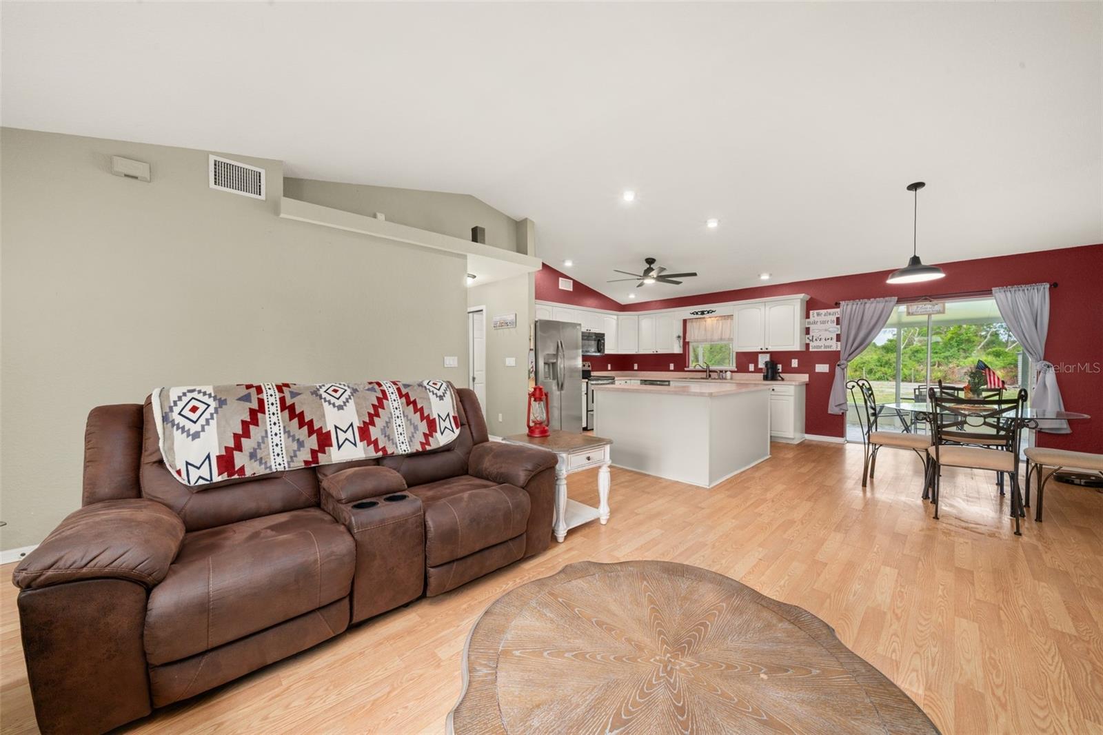 2630 Gresham St Property Photo 15
