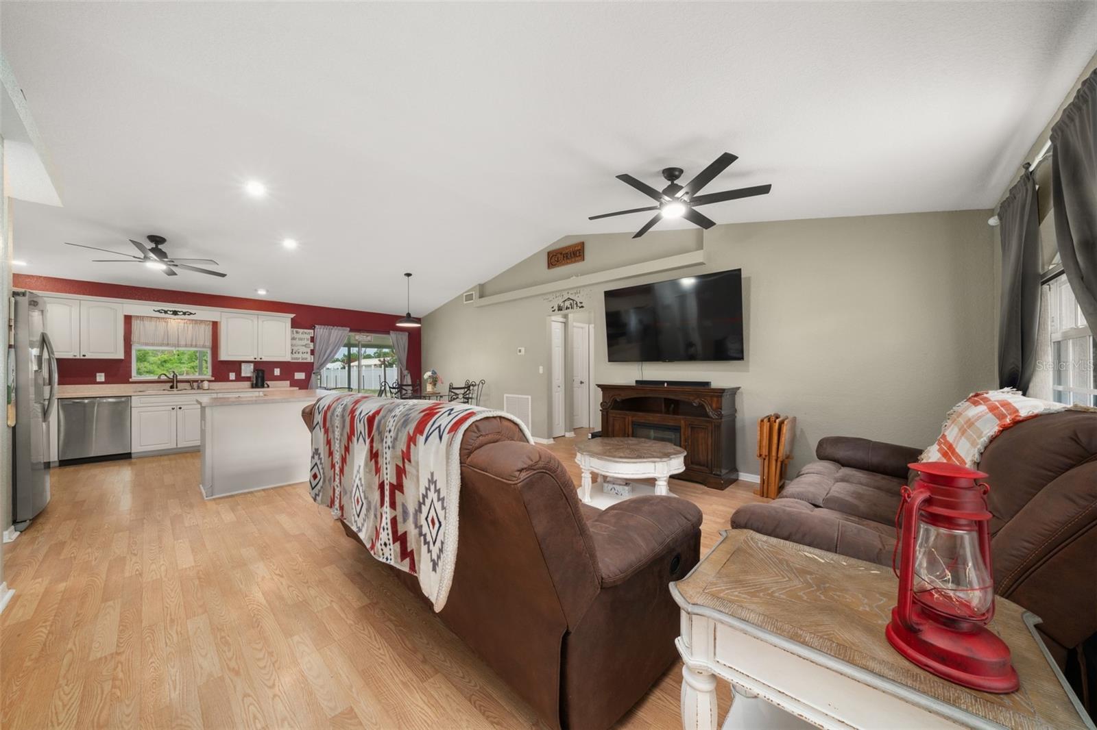 2630 Gresham St Property Photo 17