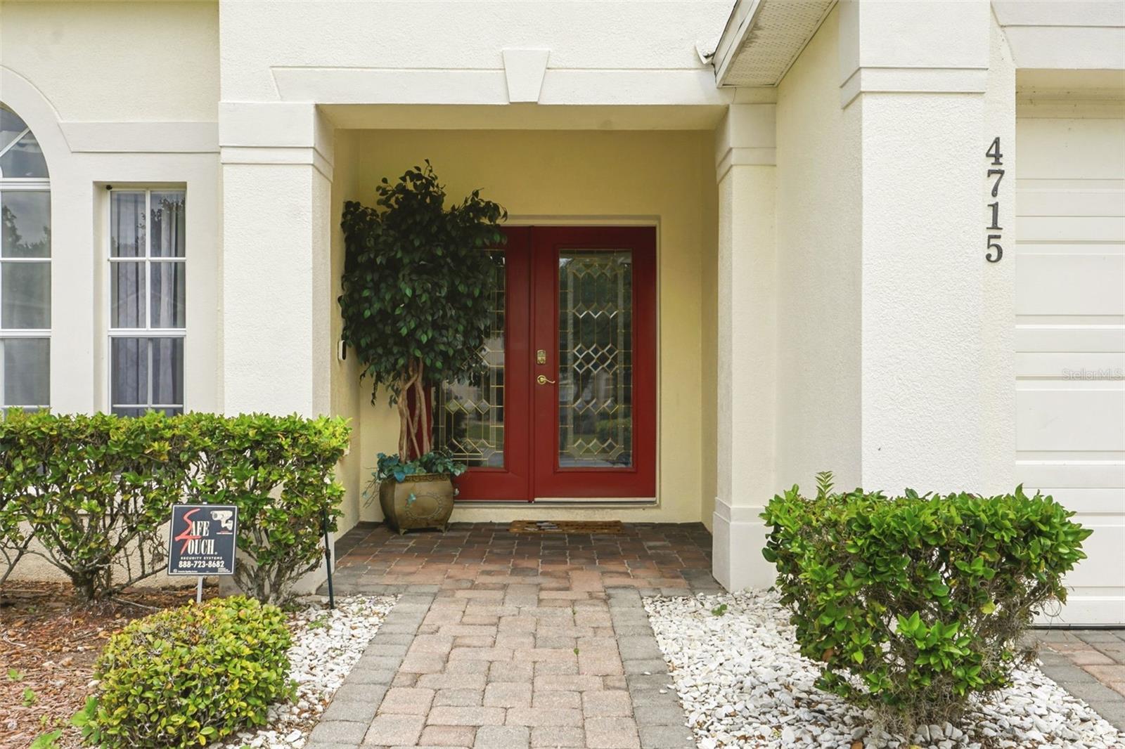 4715 Cumbrian Lakes Dr Property Photo 4