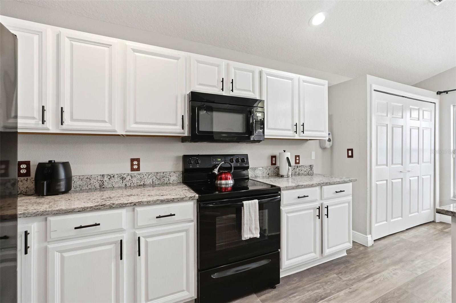 4715 Cumbrian Lakes Dr Property Photo 15