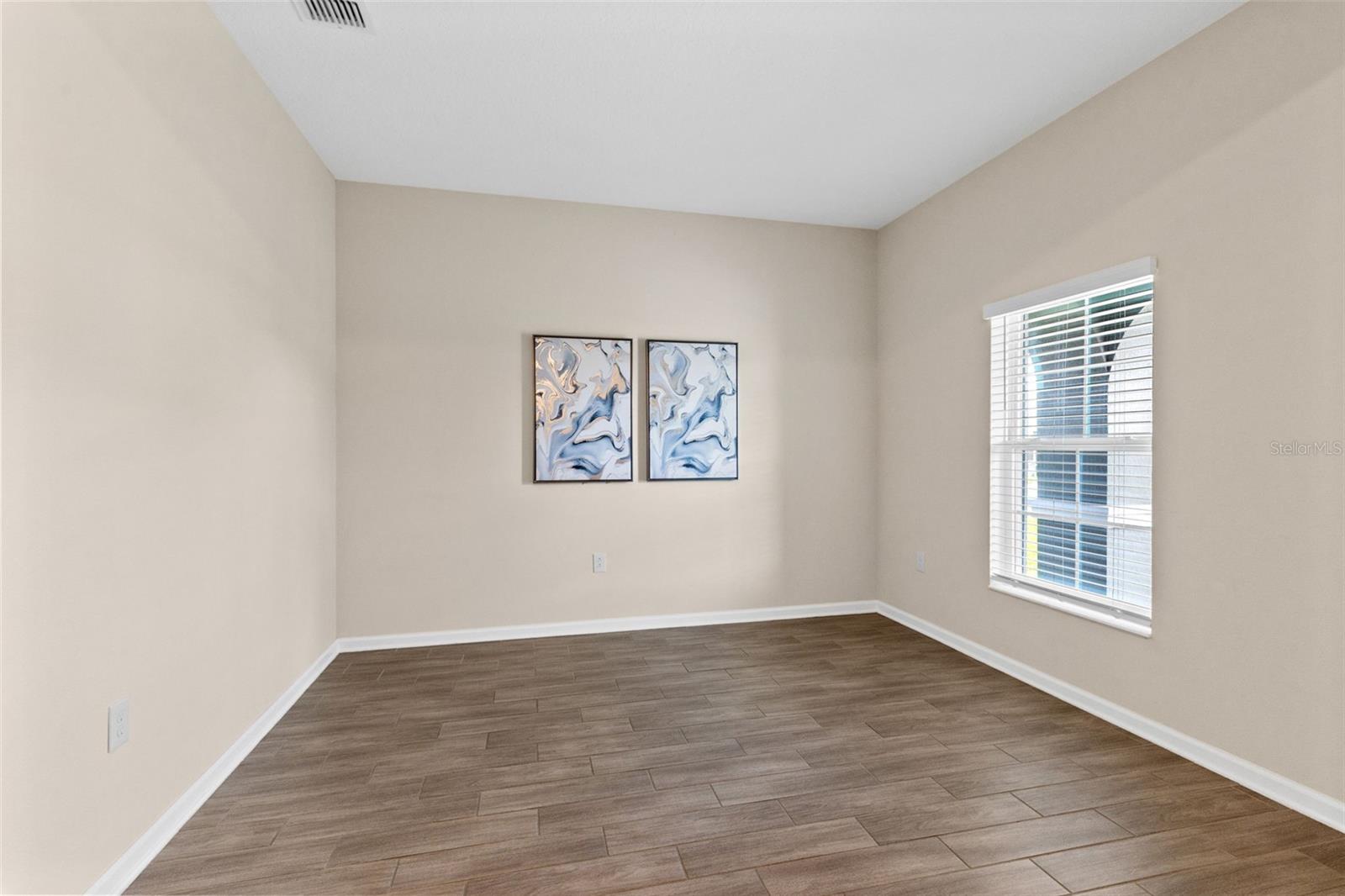 5311 Amersham Ln Property Photo 2