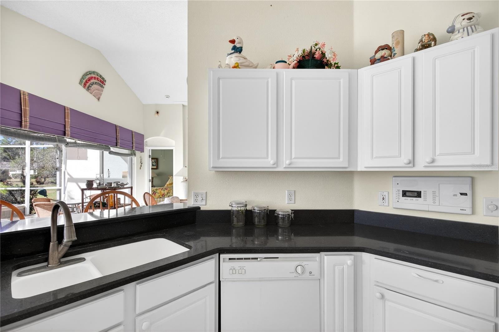 3786 Avon Ct Property Photo 6