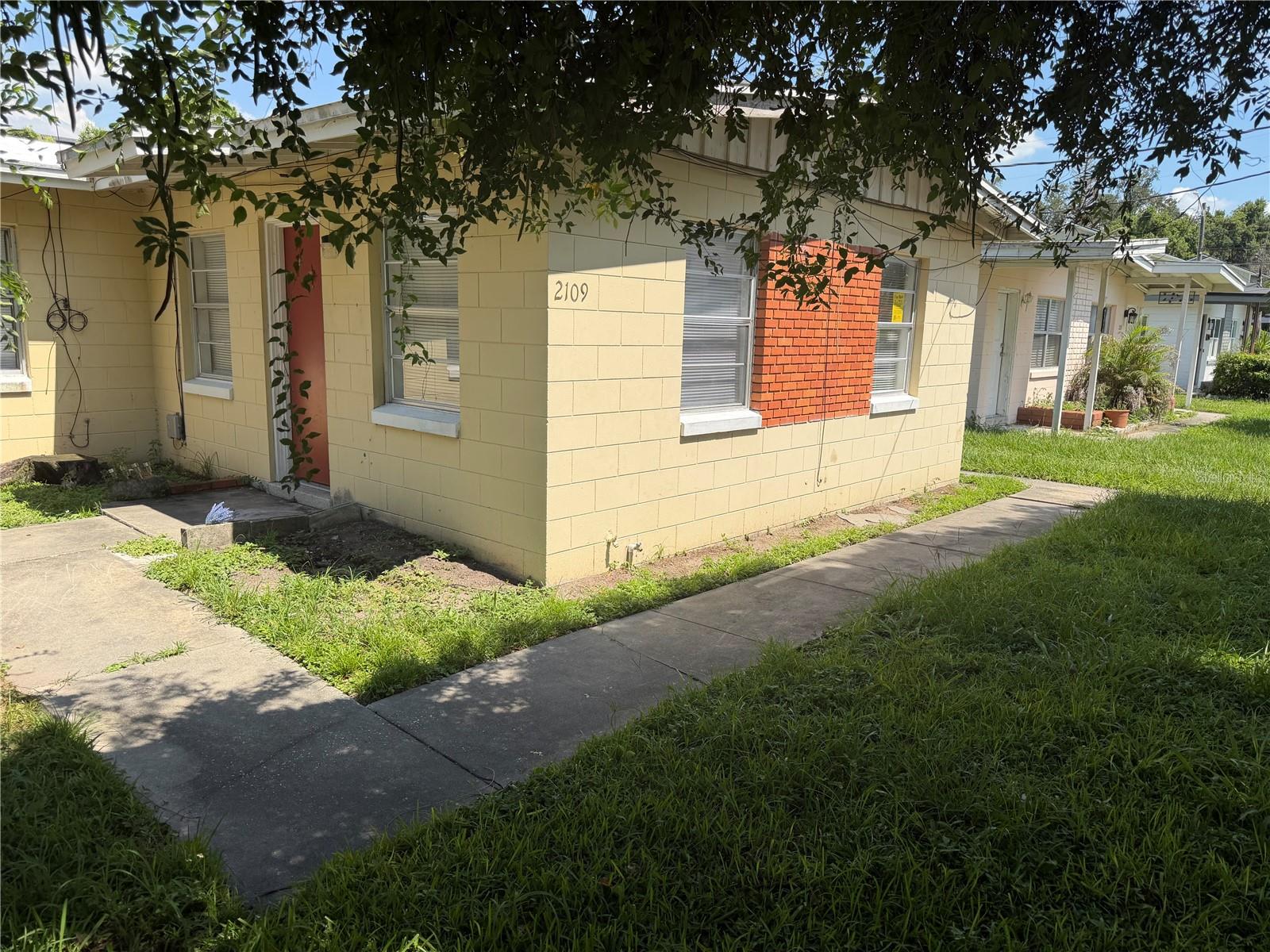 2109 S Mills Ave Property Photo 1