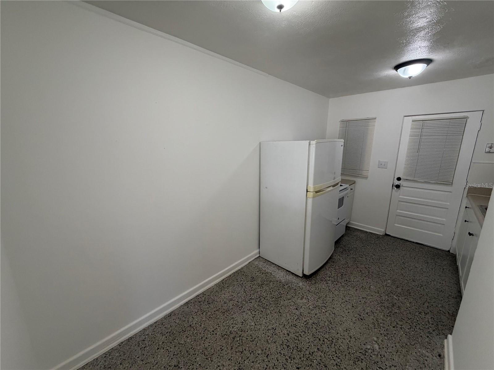2109 S Mills Ave Property Photo 4