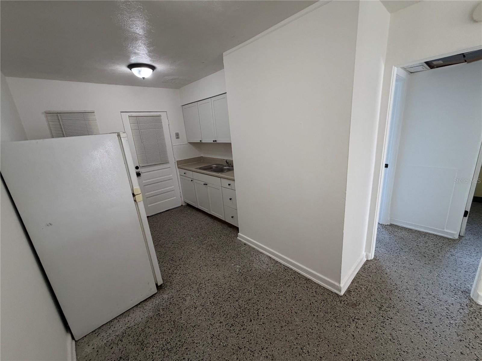 2109 S Mills Ave Property Photo 5