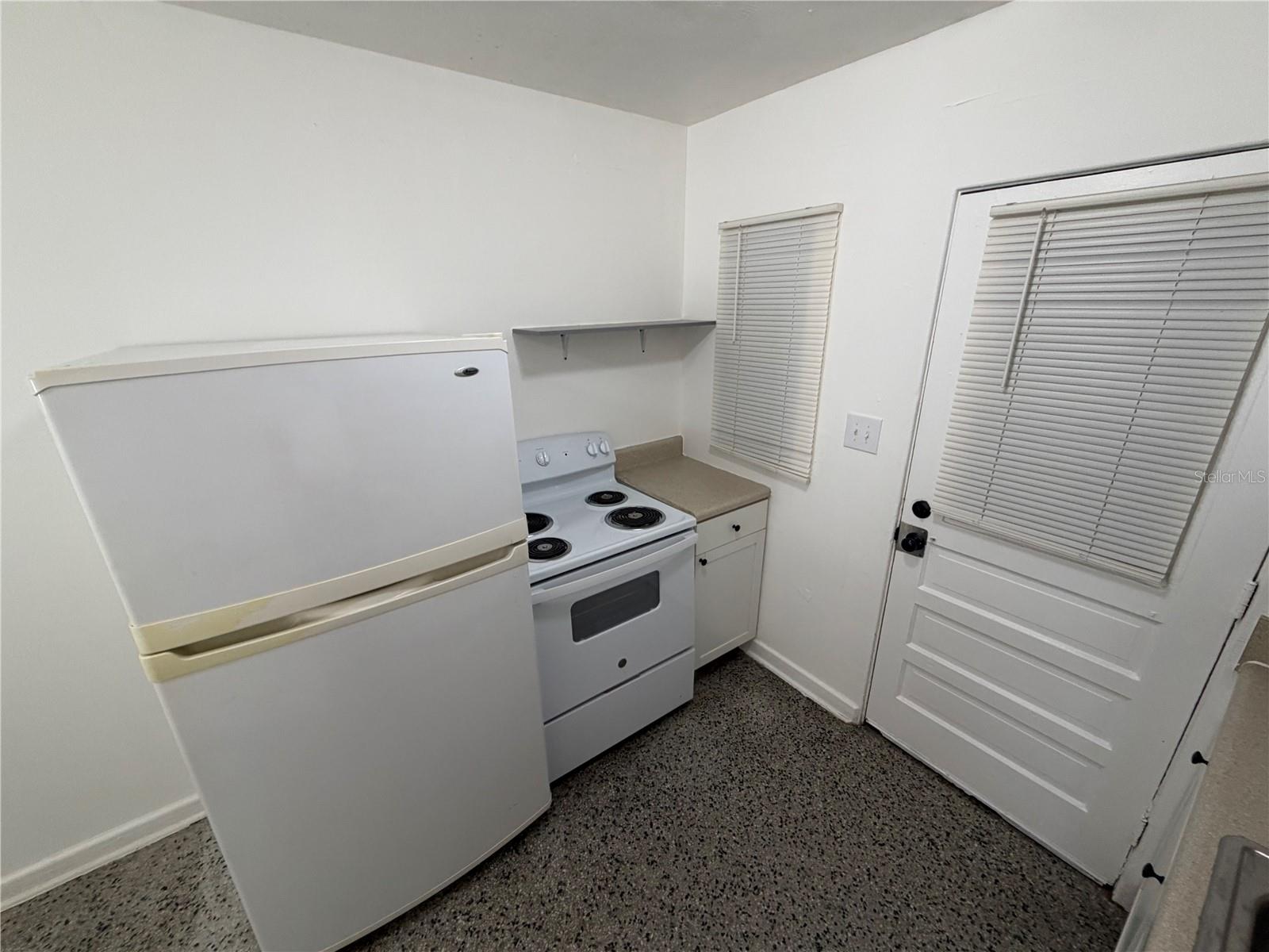 2109 S Mills Ave Property Photo 6