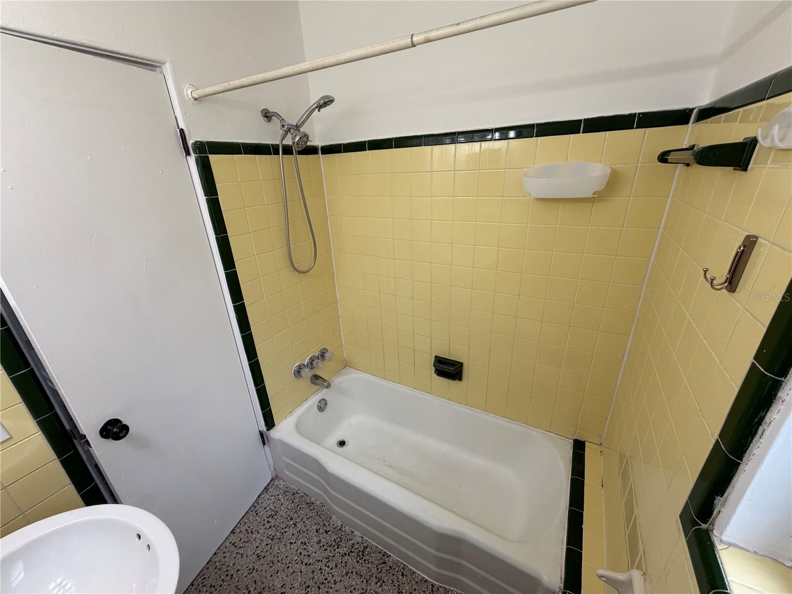 2109 S Mills Ave Property Photo 10