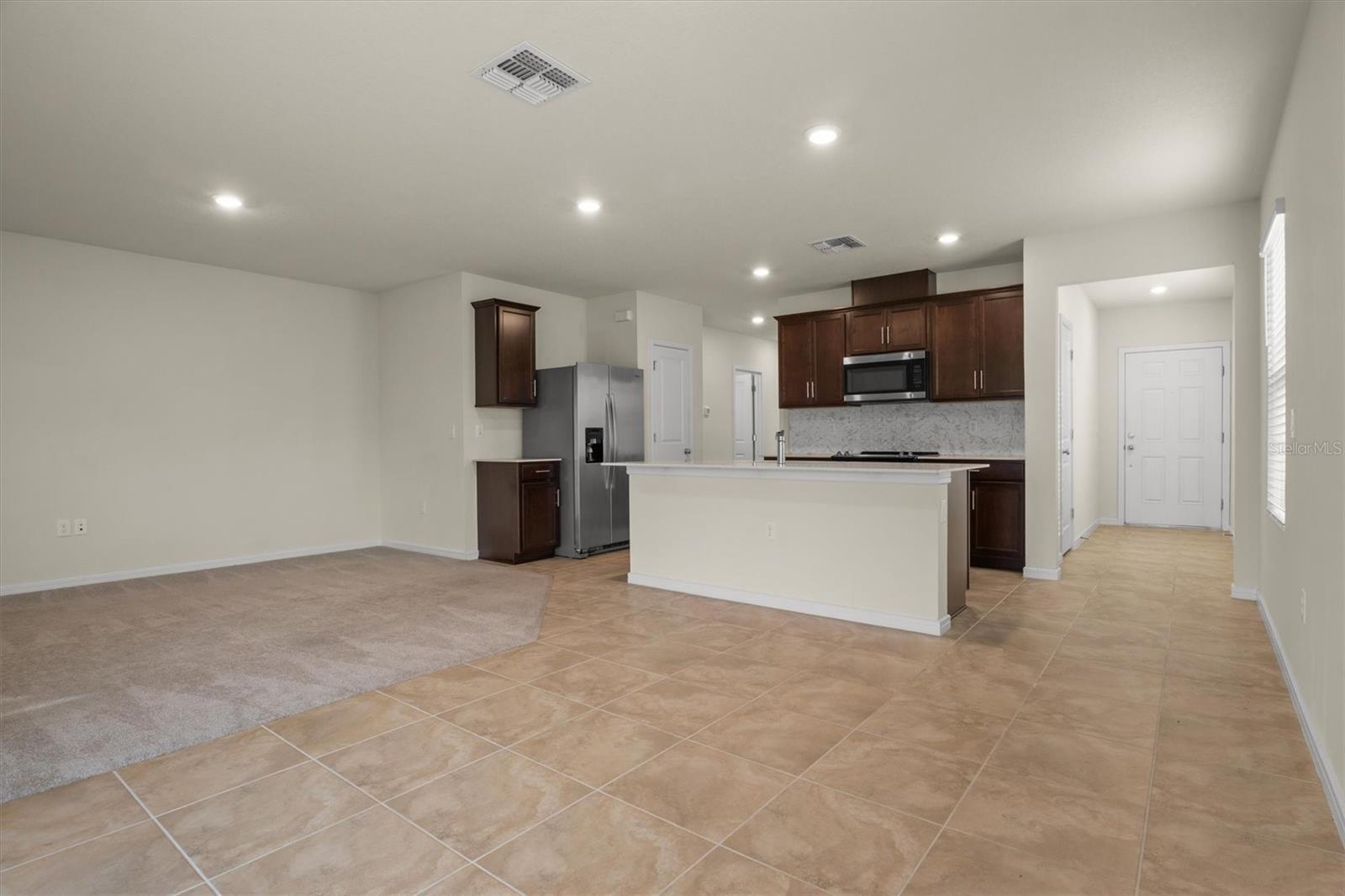 O6416684 Property Photo 4