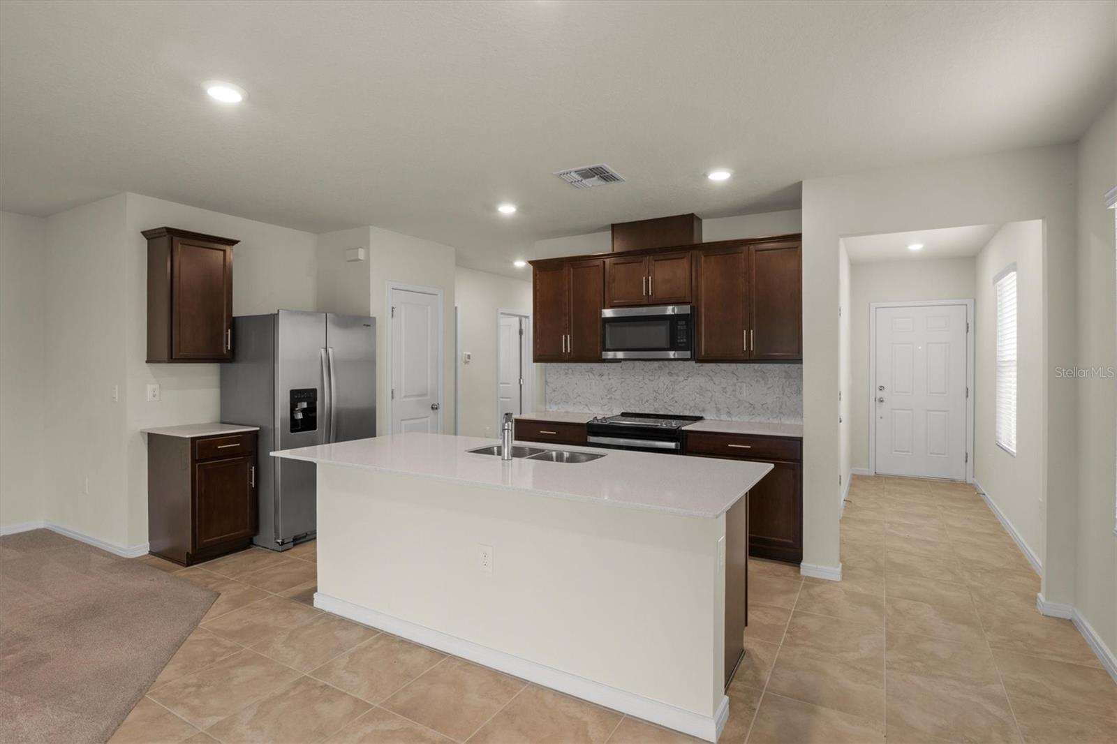 O6416684 Property Photo 5