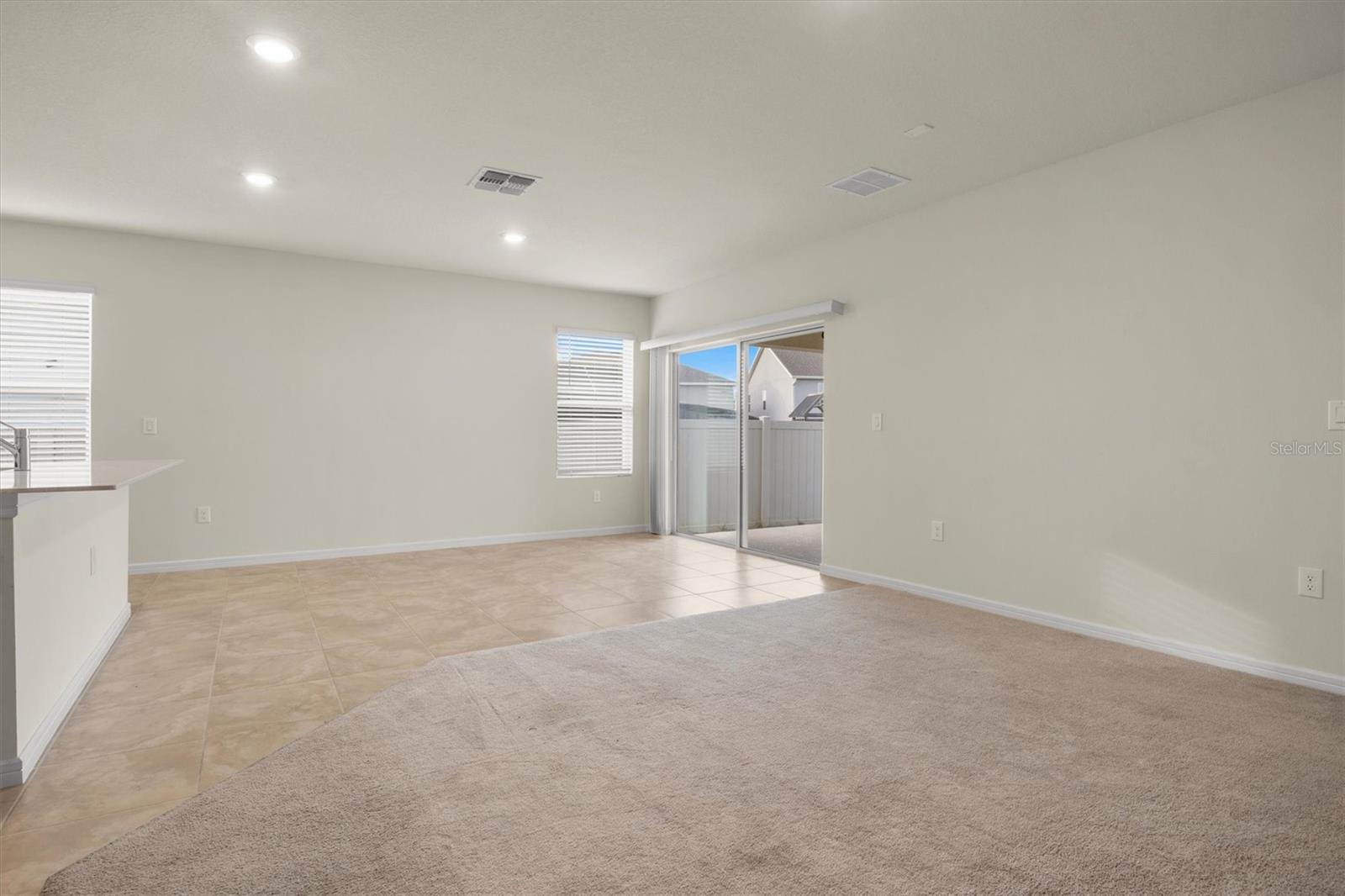 O6416684 Property Photo 10