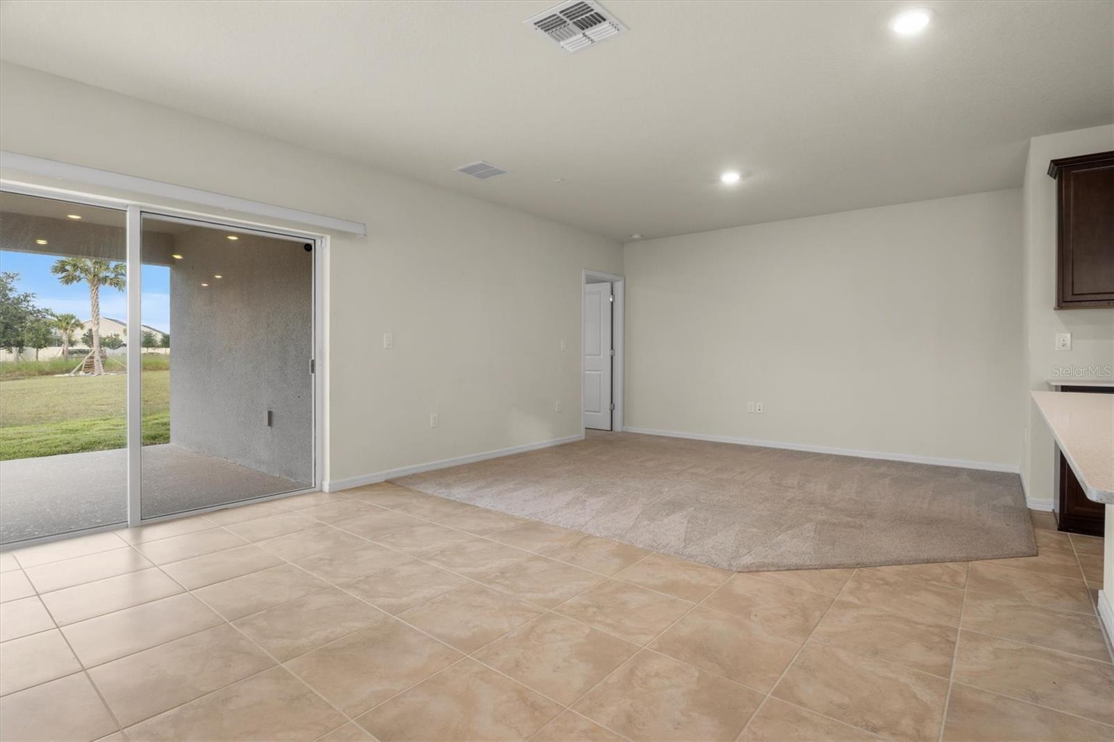 O6416684 Property Photo 11