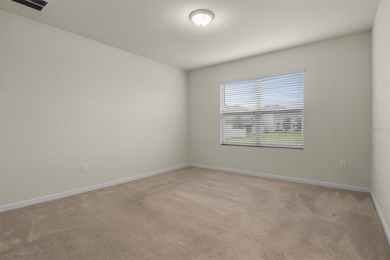 O6416684 Property Photo 12