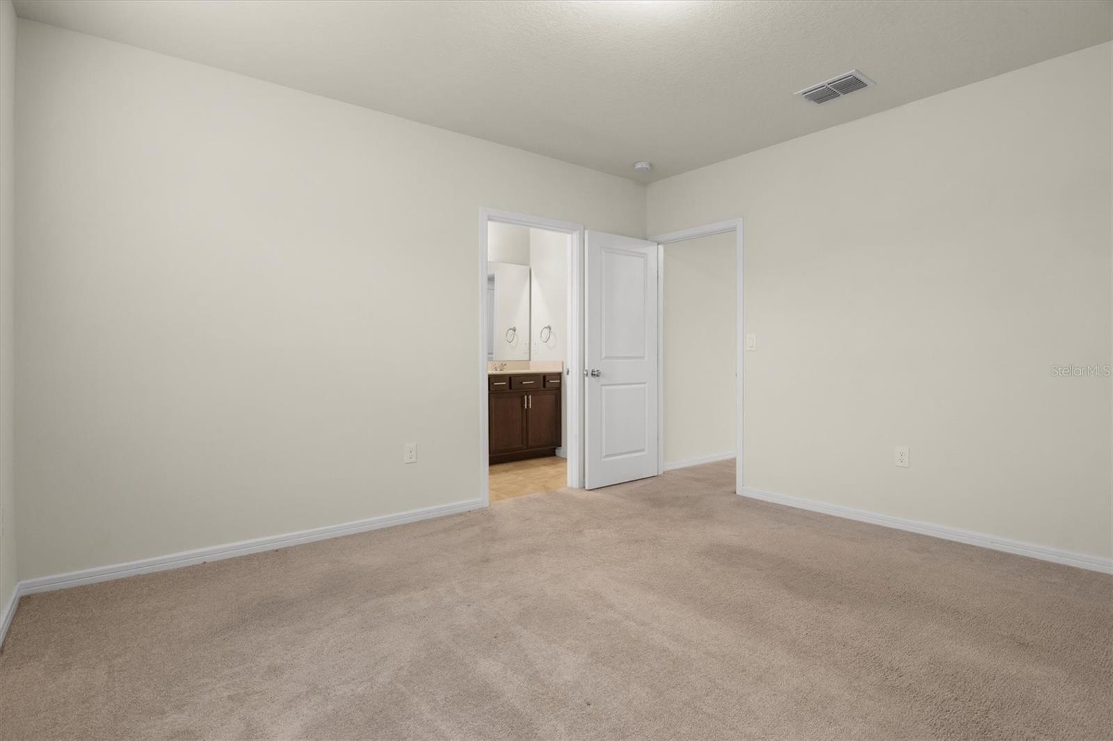 O6416684 Property Photo 14