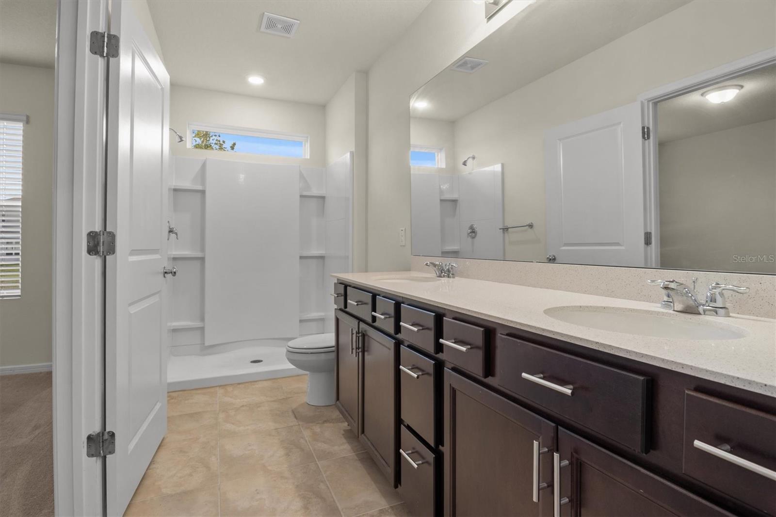 O6416684 Property Photo 15