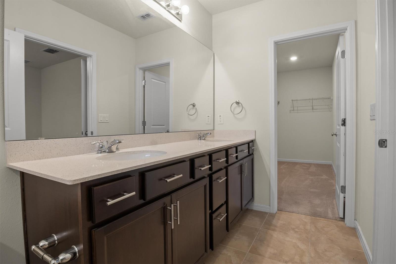 O6416684 Property Photo 16