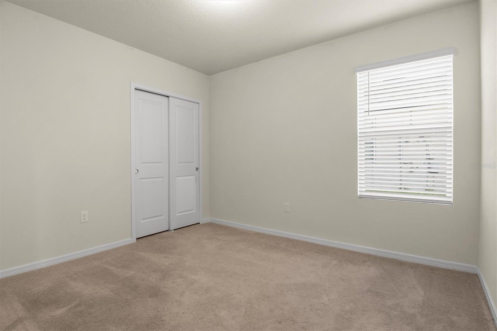 O6416684 Property Photo 17