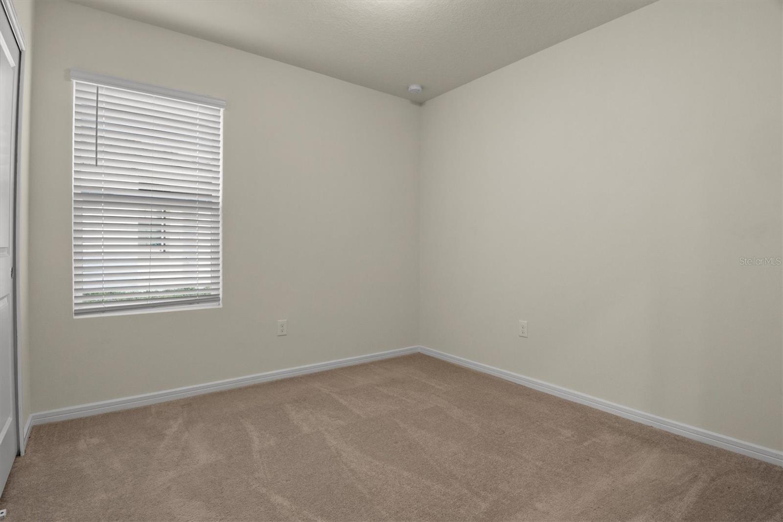 O6416684 Property Photo 19