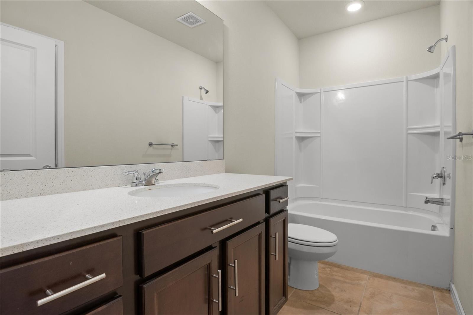O6416684 Property Photo 21
