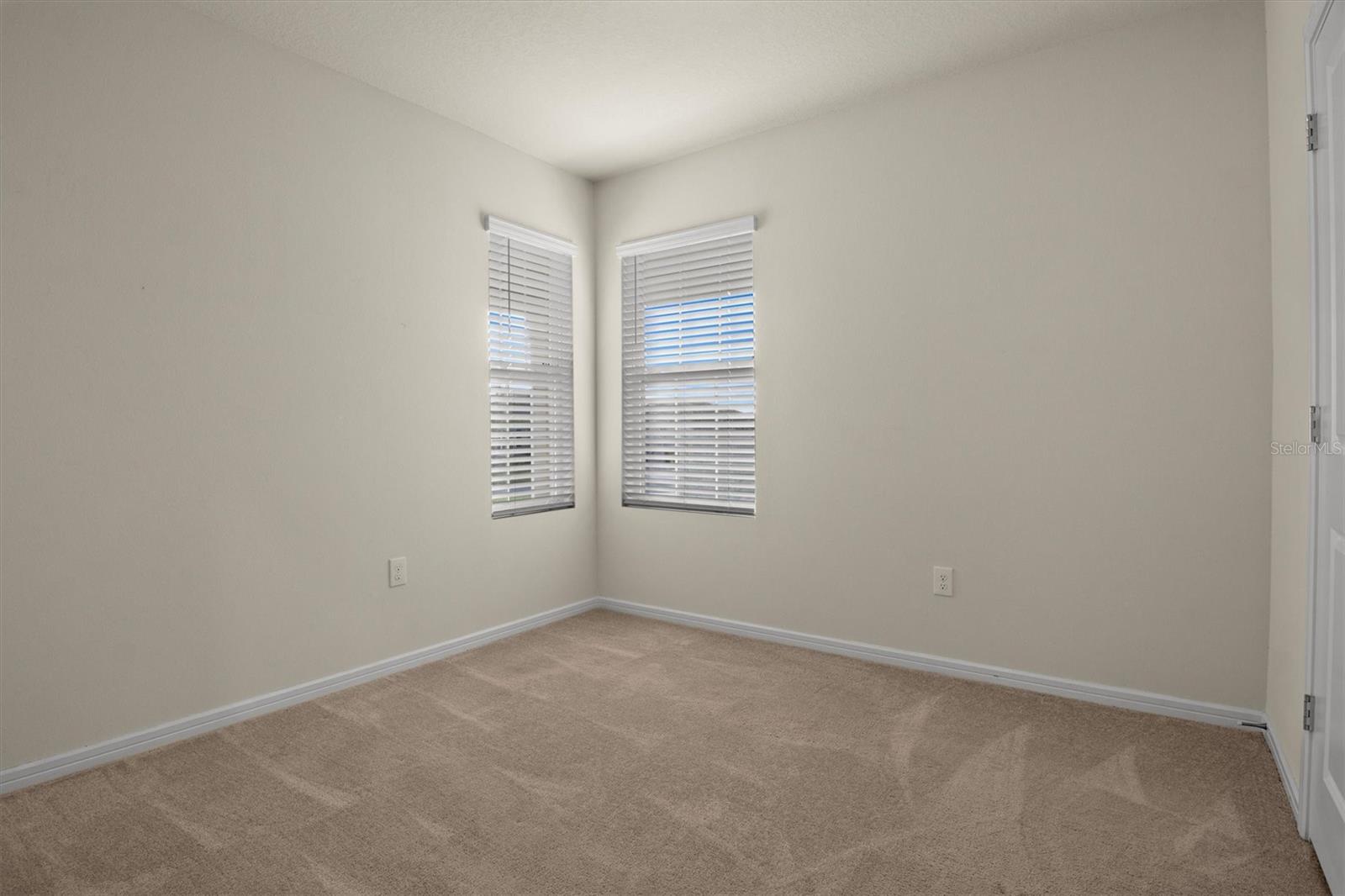 O6416684 Property Photo 22