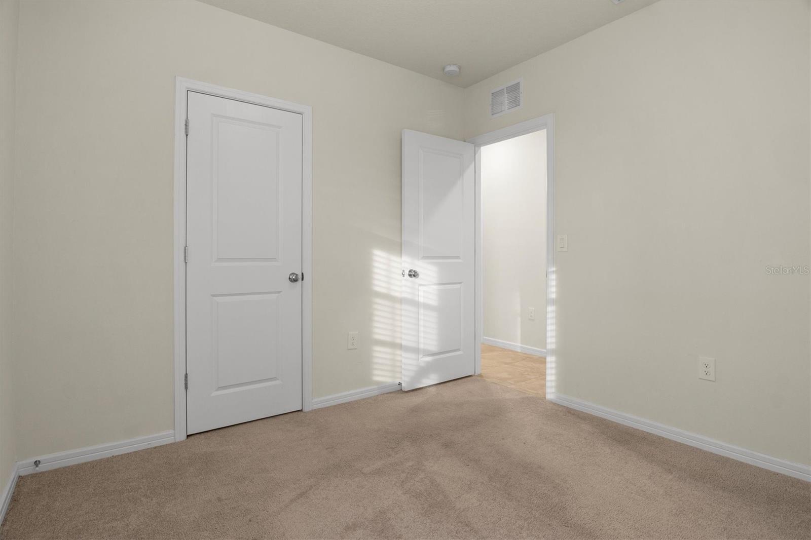 O6416684 Property Photo 23