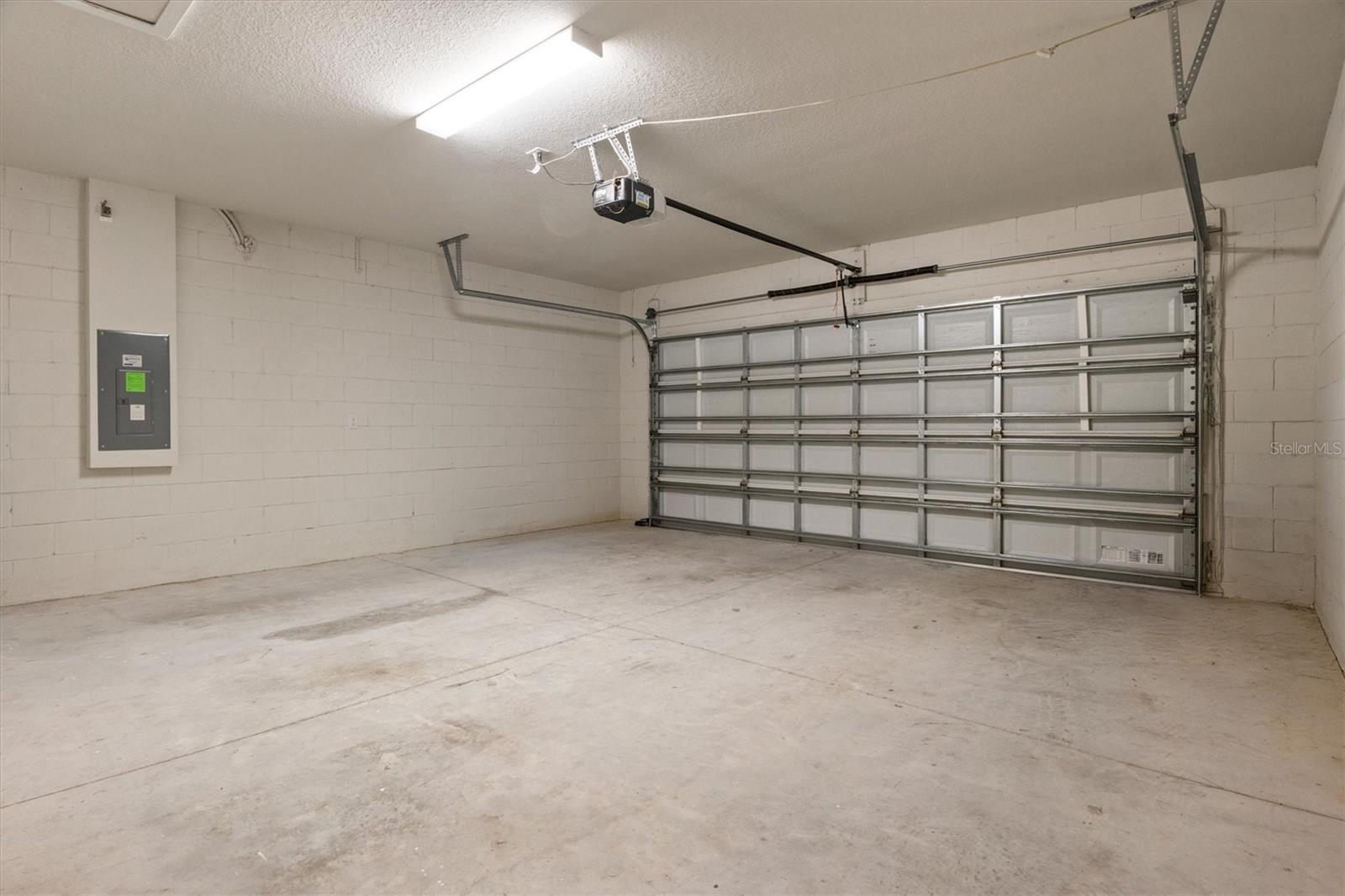 O6416684 Property Photo 25