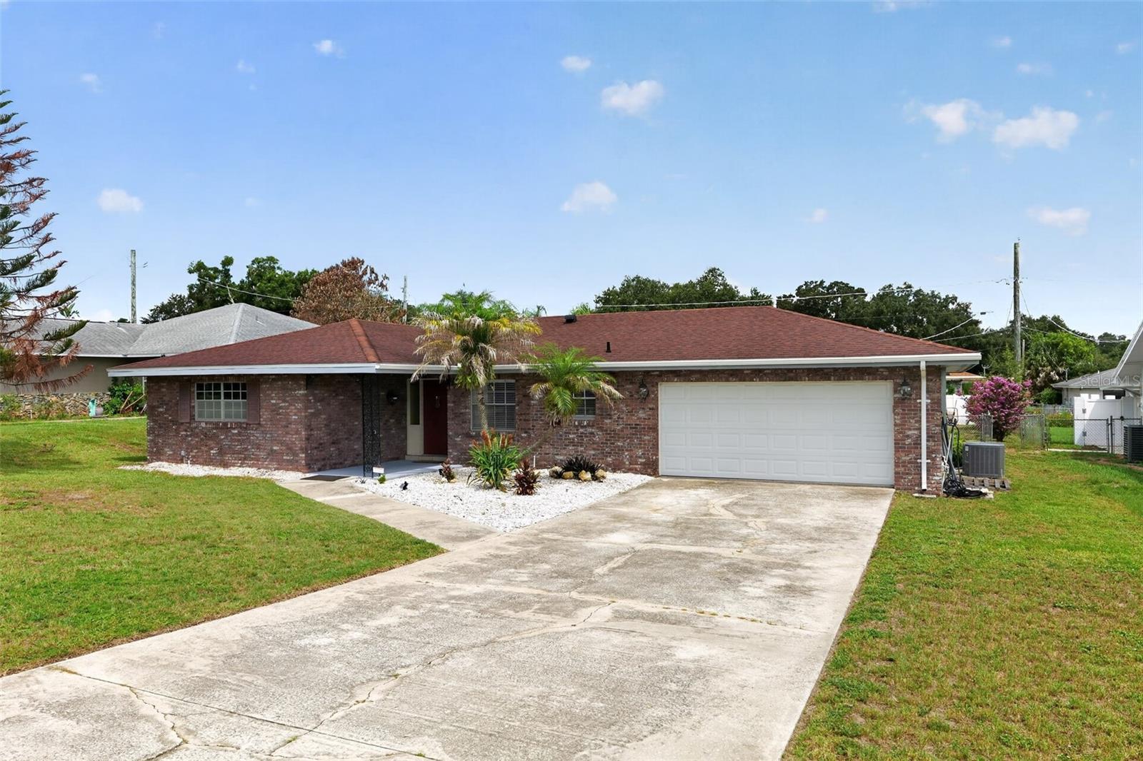 516 Alachua Dr Property Photo 2