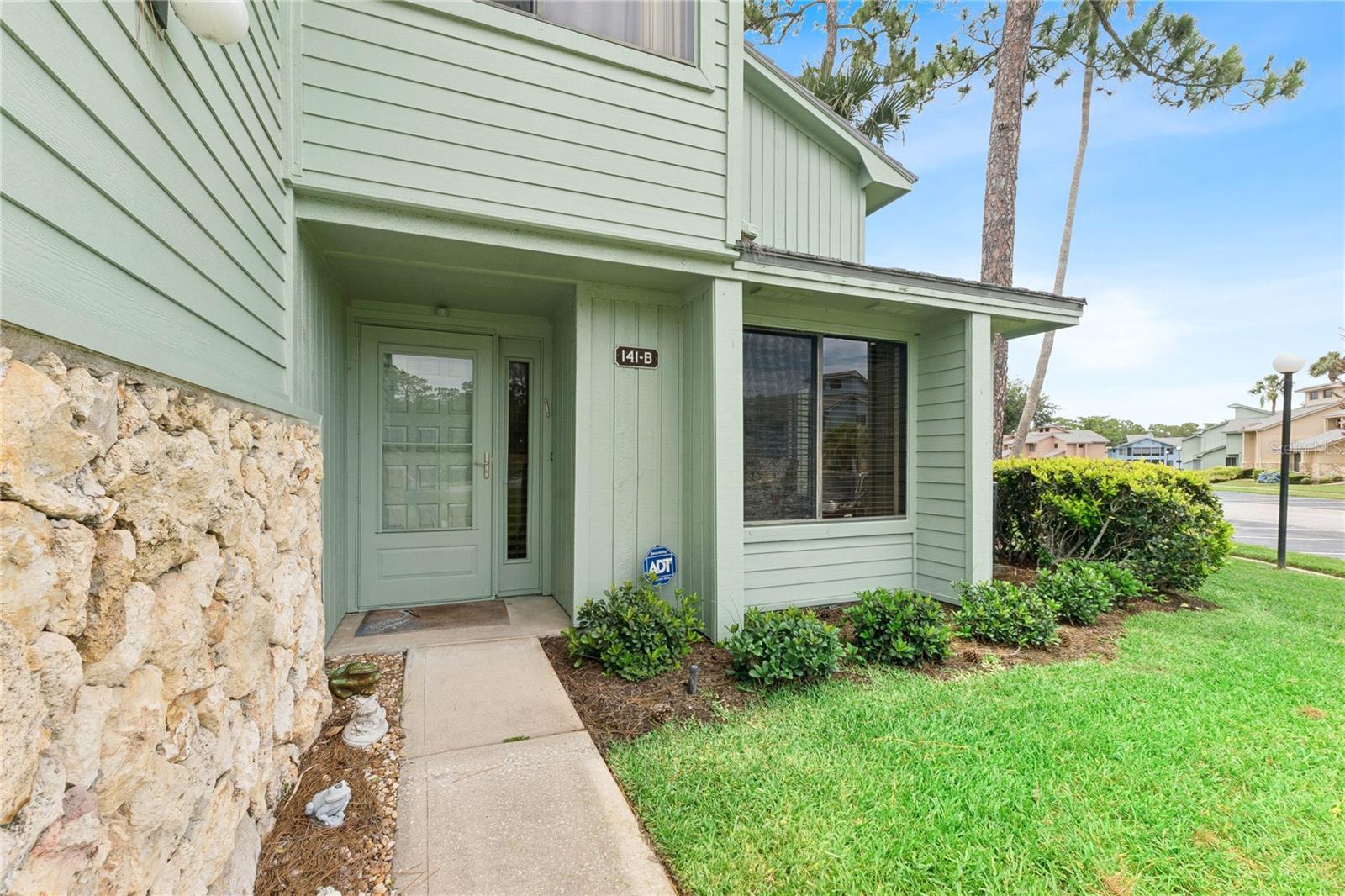 141 Golden Eye Dr #b Property Photo 2