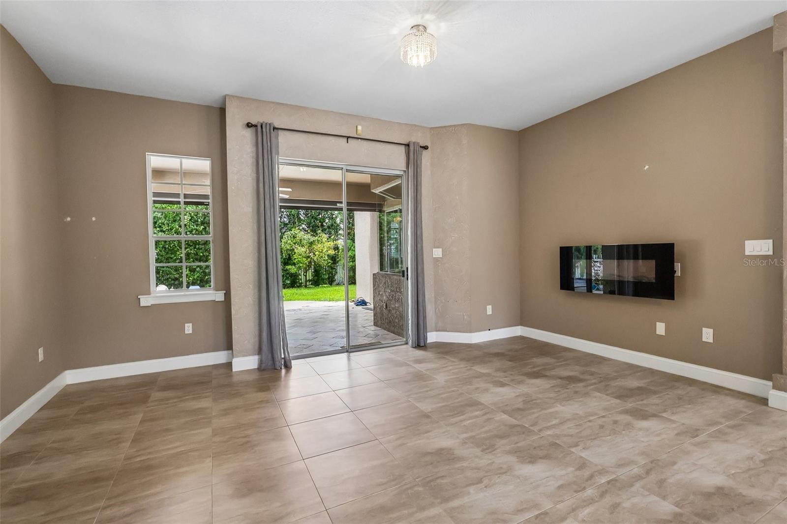 2728 Running Springs Loop Property Photo 4