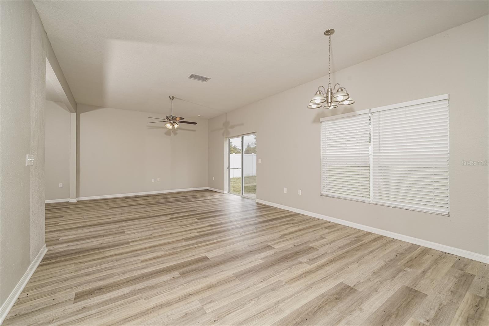 8870 Pebblebrooke Dr Property Photo 5
