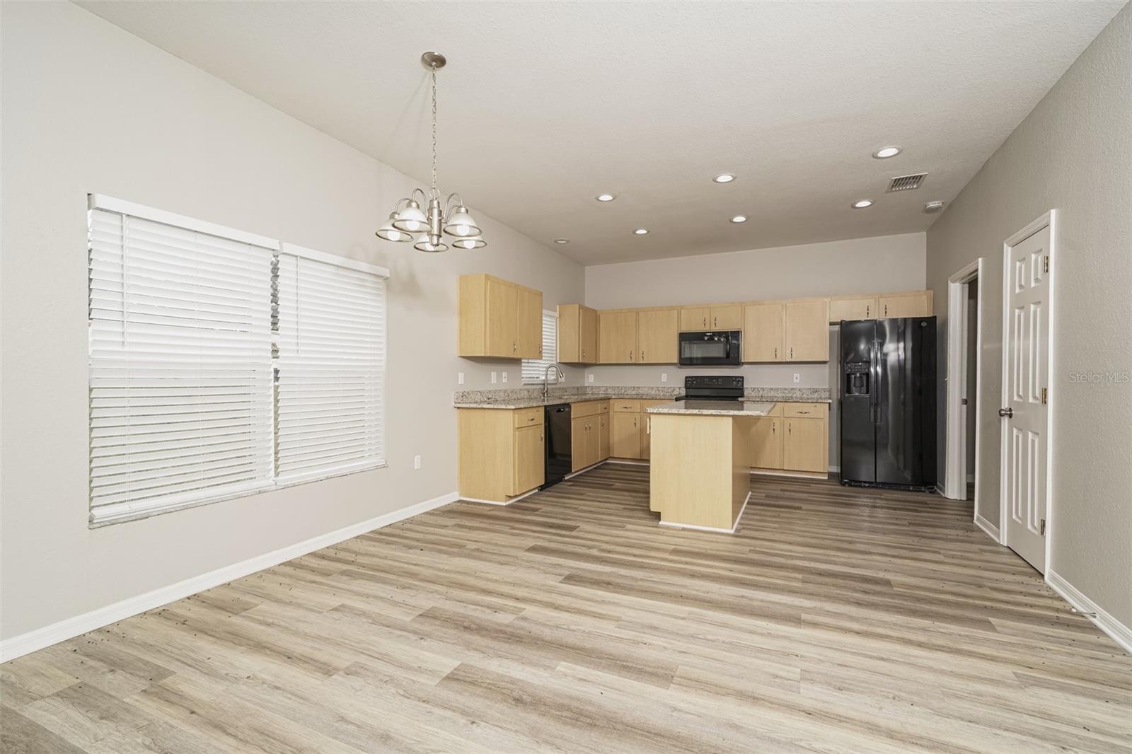 8870 Pebblebrooke Dr Property Photo 6
