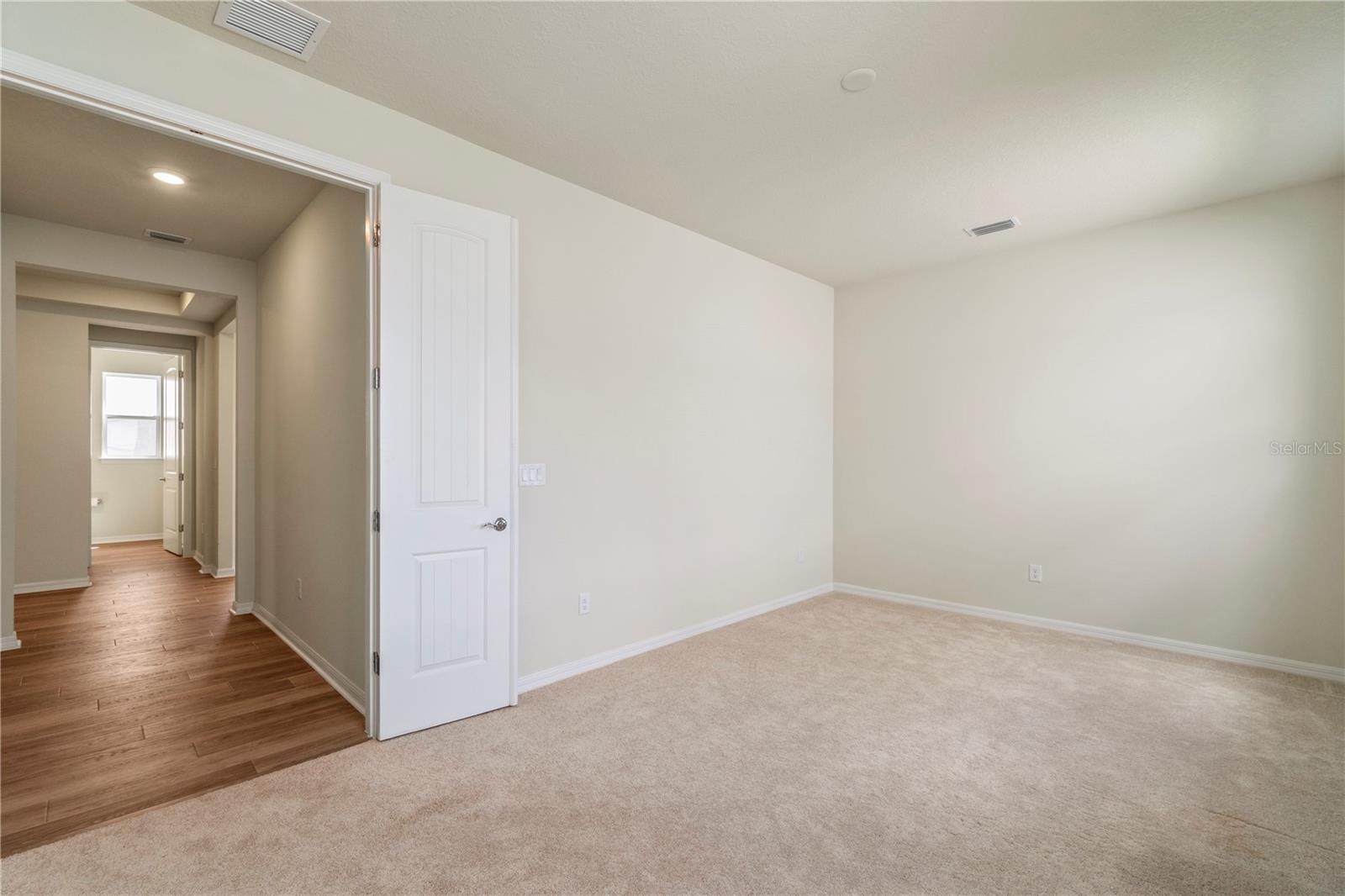 9662 Passaic Pkwy Property Photo 7