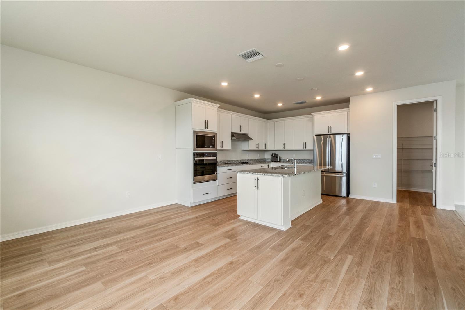 9662 Passaic Pkwy Property Photo 14