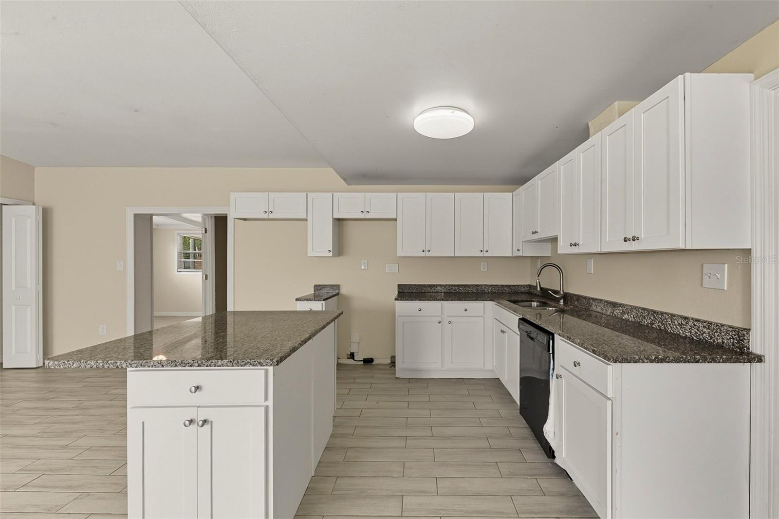 1000 Emeralda Rd Property Photo 15