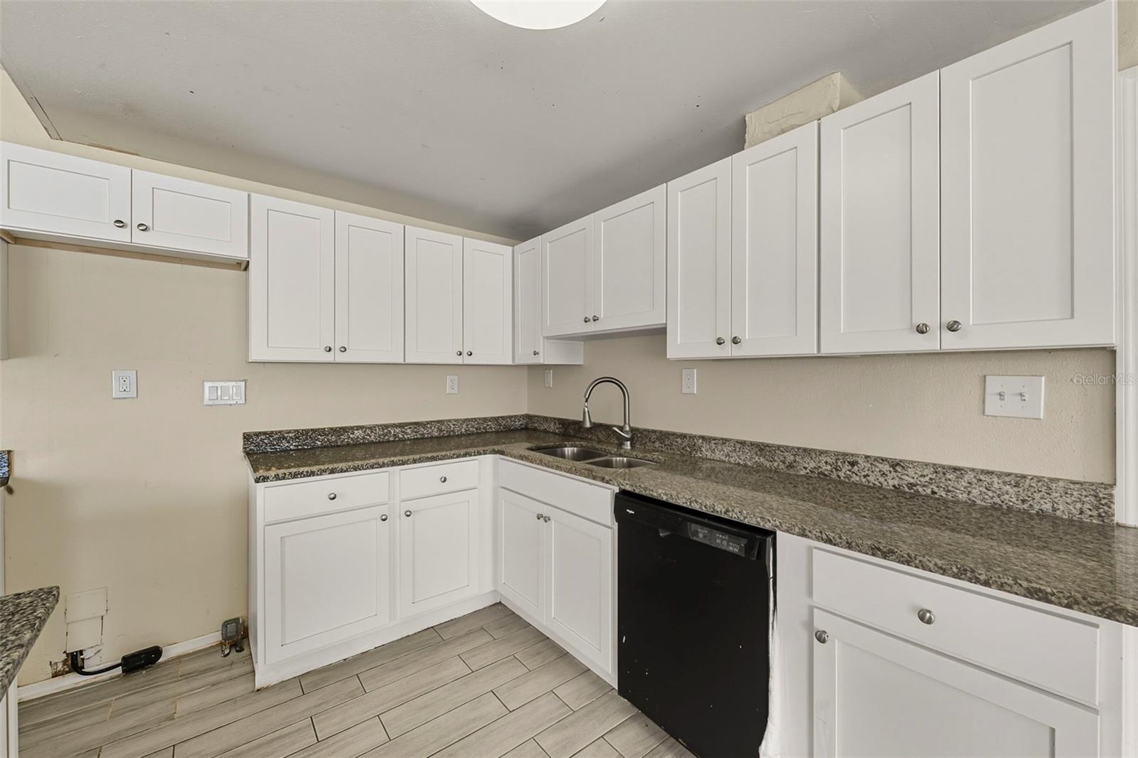 1000 Emeralda Rd Property Photo 16